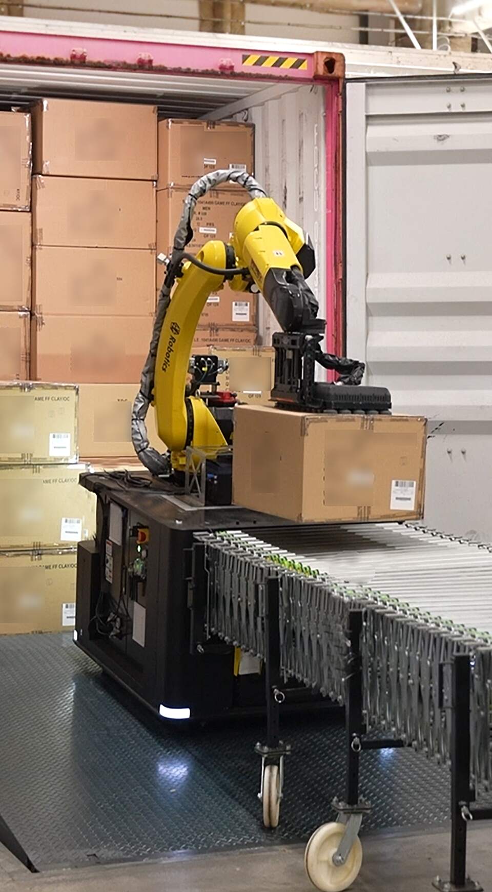 RockyOne移动操作机器人全自动卸车解决方案,实现入库全流程自动化